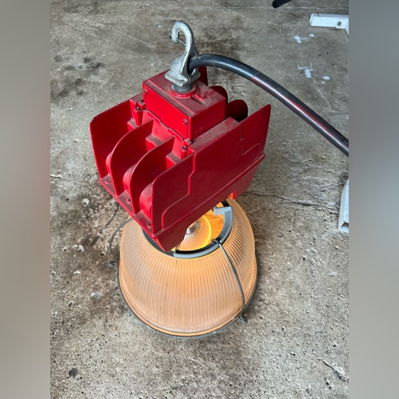 INDUSTRIAL LIGHT FIXTURE - Picture 1 of 10